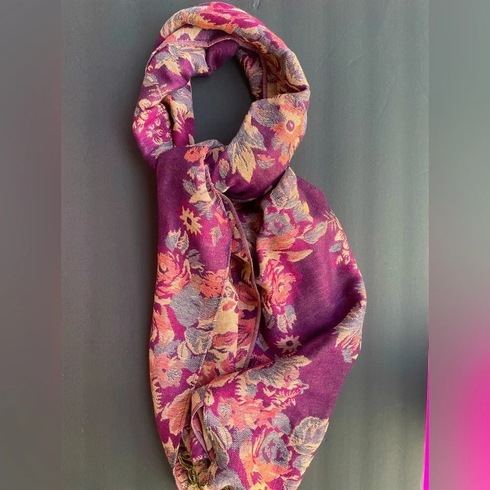 Lovely floral scarf. Wrap around or‎ wear any number of ways!